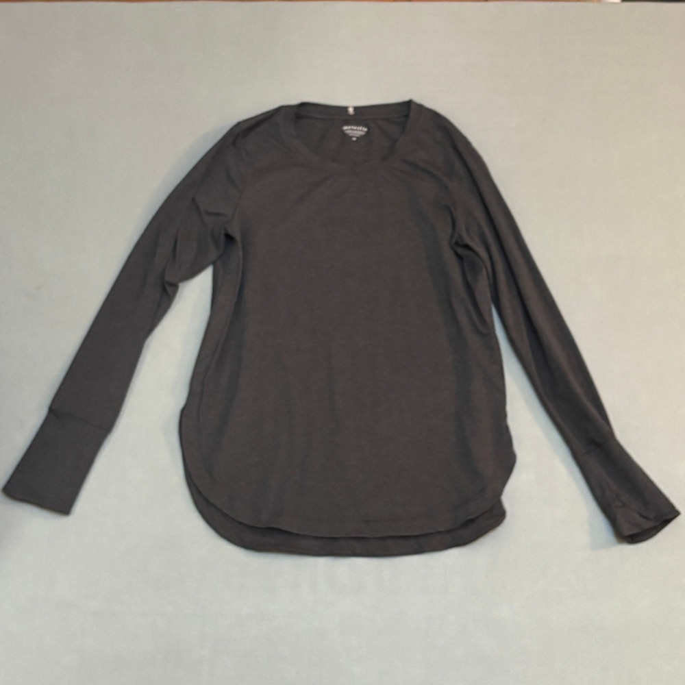 Athleta Womens Gray Heather Long Sleeve Thumbhole Shirt Curved Hem Size M